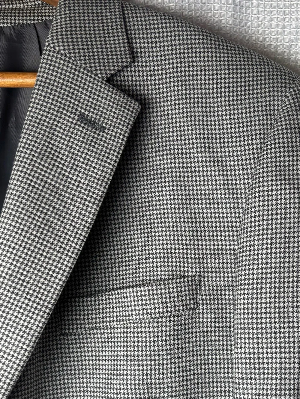 NWOT Tommy Hilfiger Gray Micro Houndstooth Plaid Two-Button Sport Coat Size 50 R